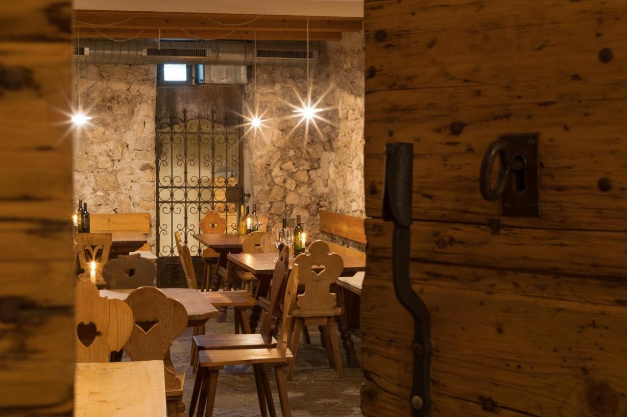 Hotel Teutschhaus Cortina Sulla Strada del Vino Exterior foto