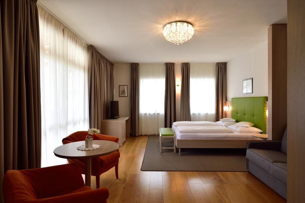 Hotel Teutschhaus Cortina Sulla Strada del Vino Cameră foto