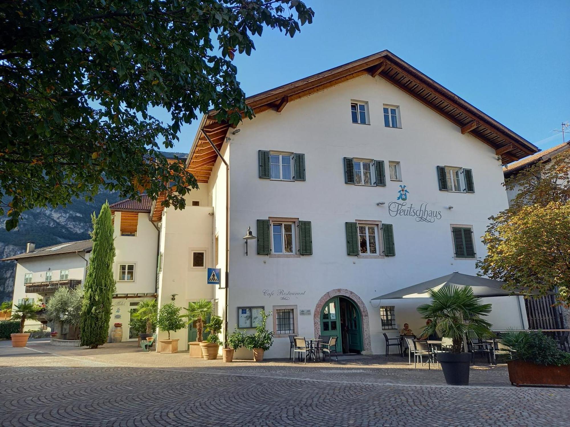 Hotel Teutschhaus Cortina Sulla Strada del Vino Exterior foto