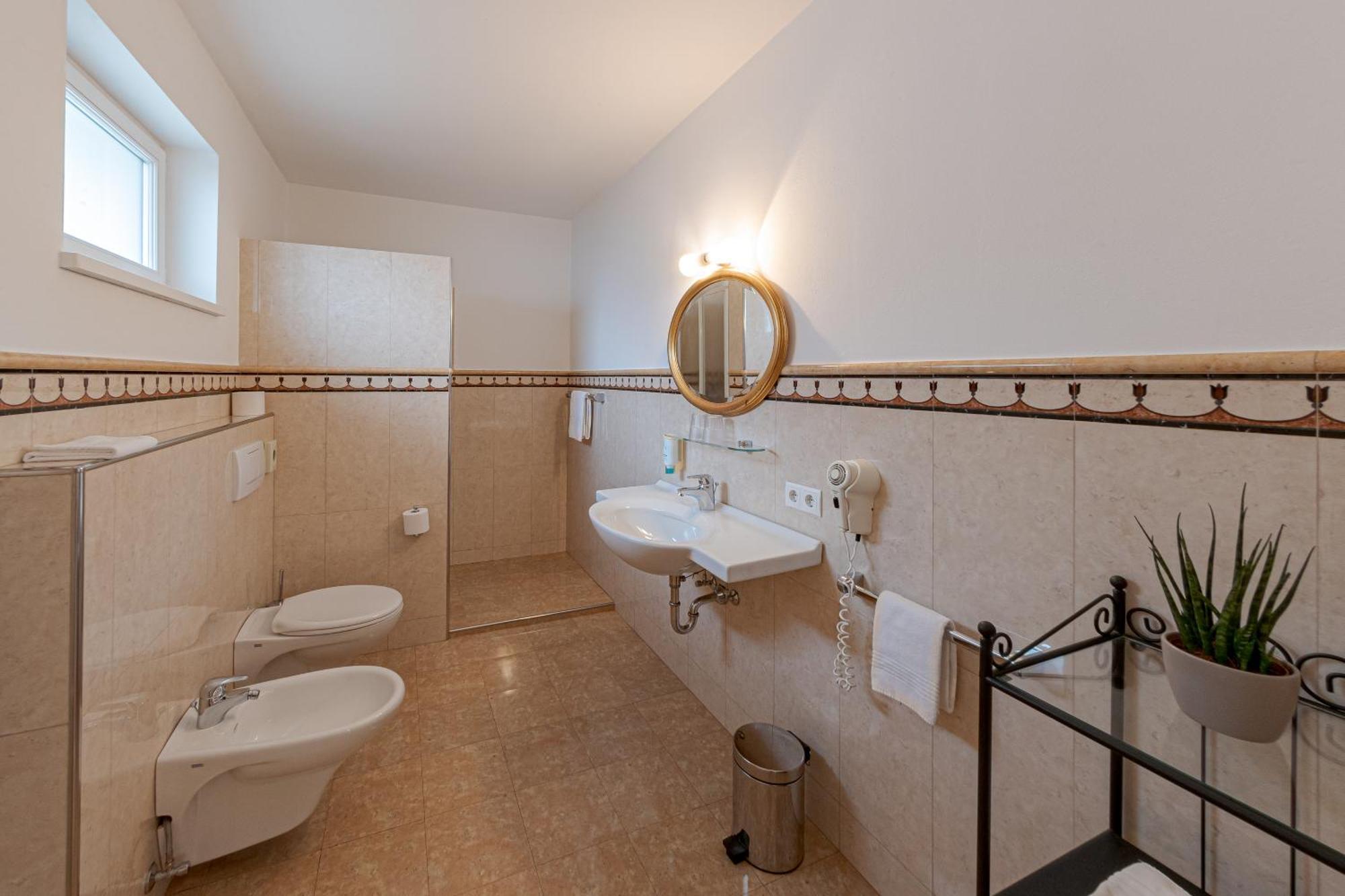 Hotel Teutschhaus Cortina Sulla Strada del Vino Cameră foto