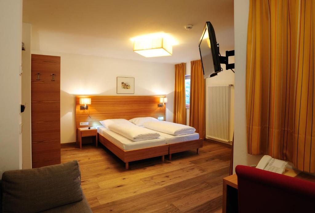 Hotel Teutschhaus Cortina Sulla Strada del Vino Cameră foto