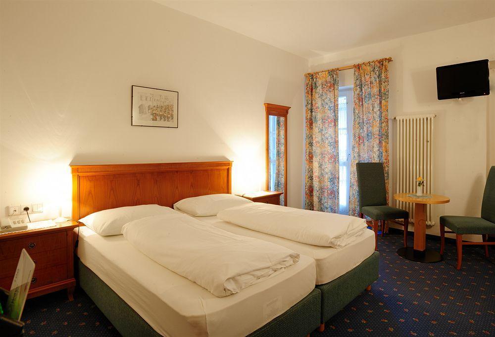 Hotel Teutschhaus Cortina Sulla Strada del Vino Exterior foto